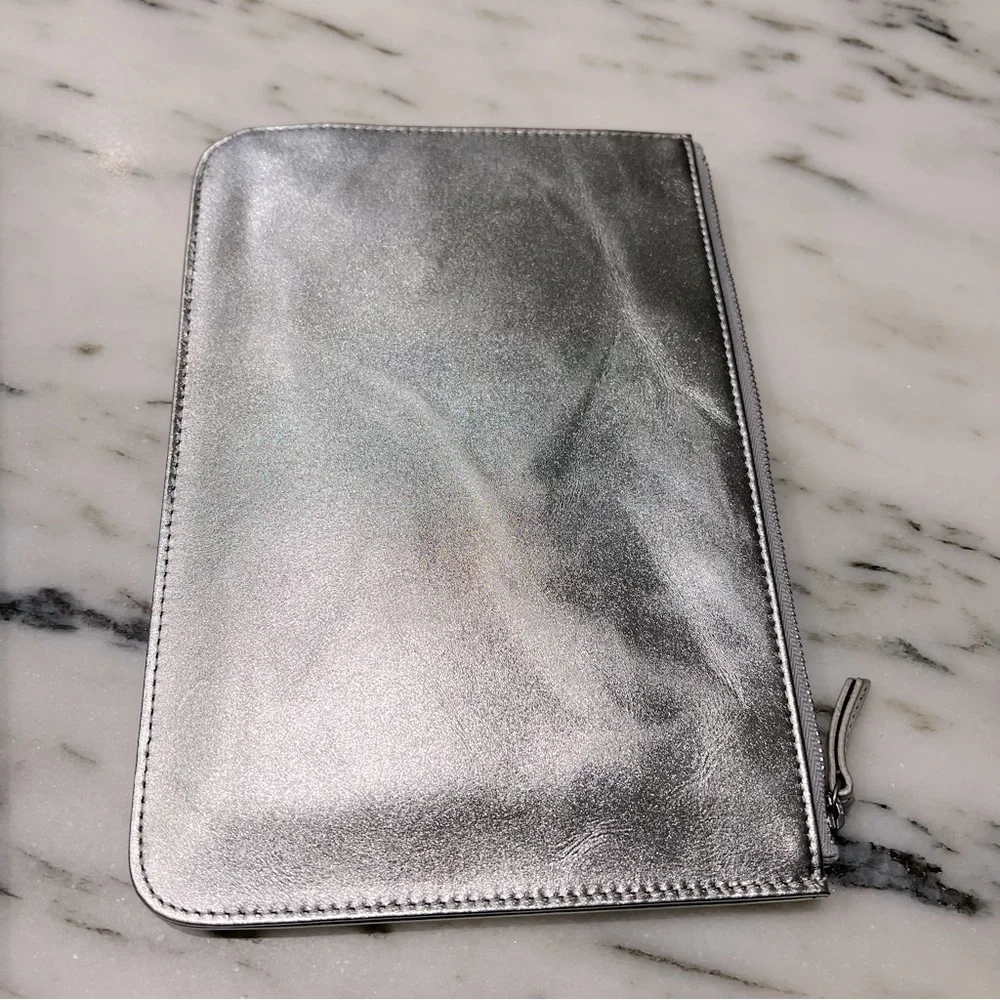 METALLIC LEATHER POUCH FOR IPAD® - SILVER- Mini